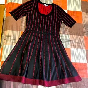 Brand Danny and Nicole. Color black with Maroons. Sweater short dress shorts sle